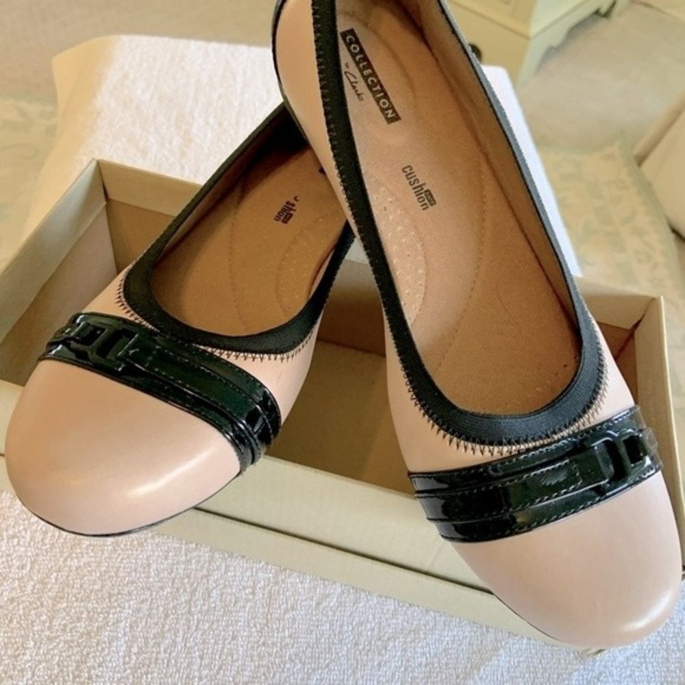 Clarks sz 9 pink w/black patent leather shoes “Chanel” style flats.